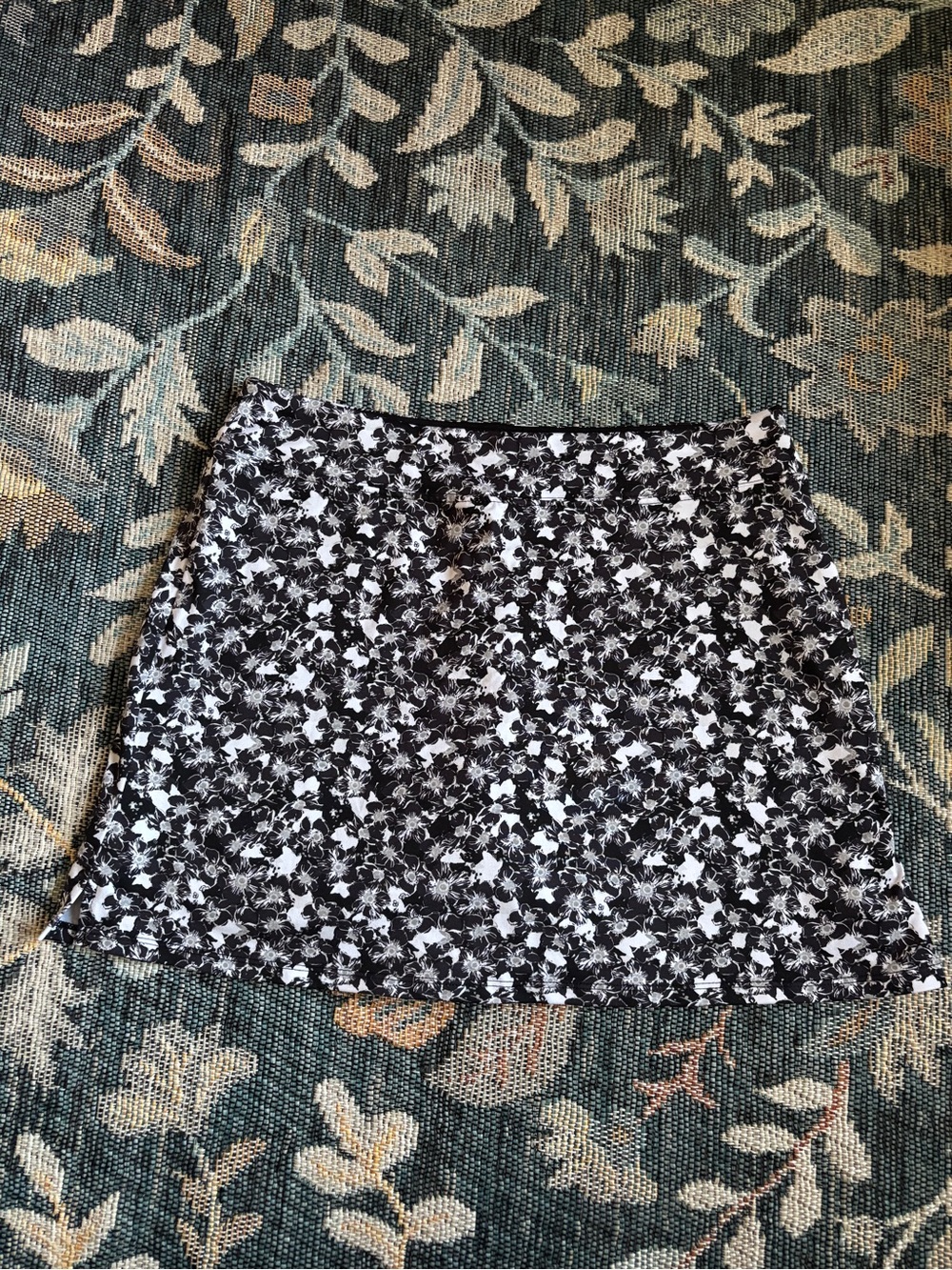 Tranquility Black & White Floral Print Active Women's Skort Size M